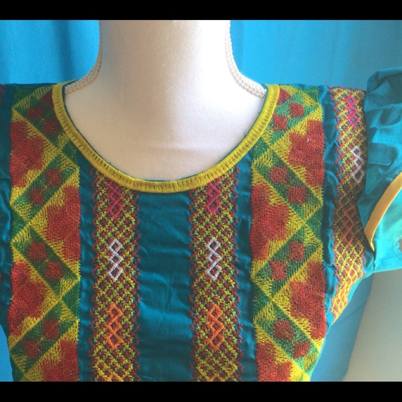 Mexican Style embroidered Blouse - Picture 5 of 11